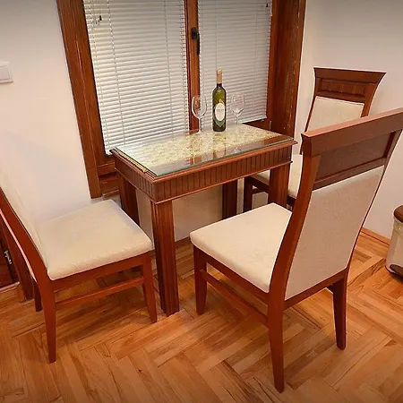 Mladenovic Apartament *