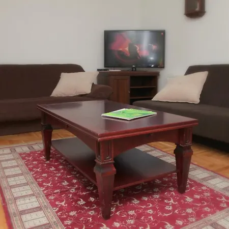 Apartament Mladenovic *