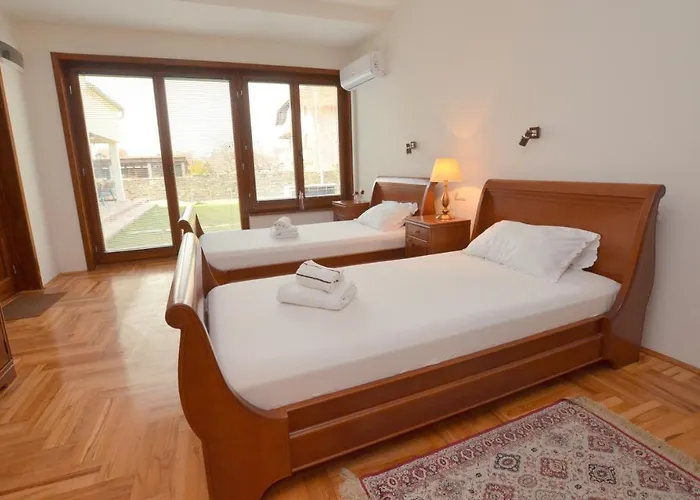 Mladenovic 公寓 克拉多沃